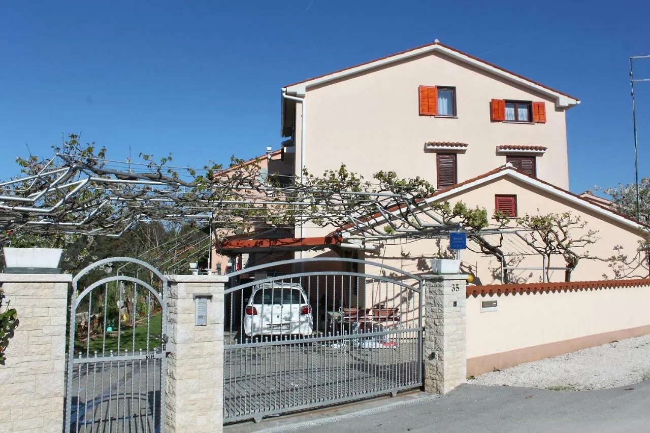 Apartment Fazana 11 Stinjan